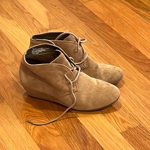 Nine West wedge ankle boot size 5